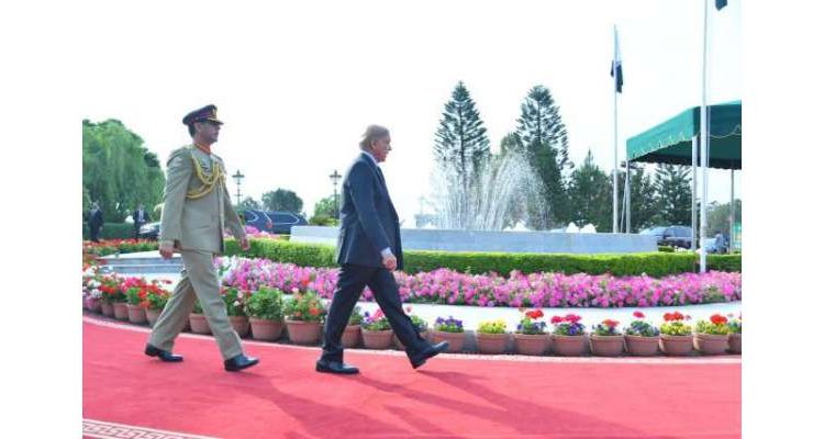 وزیراعظم شہباز شریف پہلے دن ہی صبح 7 بجے دفتر پہنچ گئے