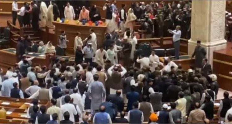 پنجاب اسمبلی میں تشدد کرنے والے اراکین اسمبلی کو گرفتار کرنے کا فیصلہ