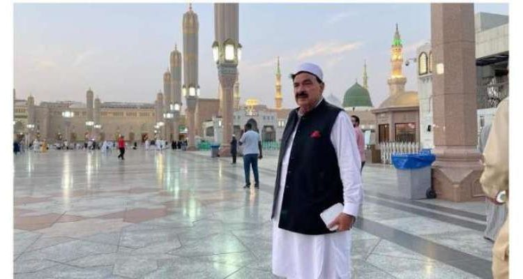 خانہ کعبہ اور روضہ رسُول پر لوگوں کو عمران خان کیلئے روتے ہوئے دیکھا