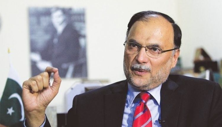 عمران کو جتنے موقع ملے کسی ڈکٹیٹر کو بھی نہیں ملے، احسن اقبال