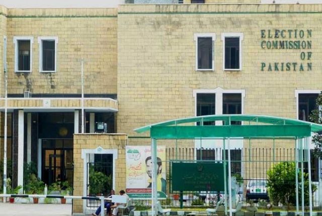 الیکشن کمیشن نے عمران خان کے مخالفانہ بیانات کا نوٹس لے لیا