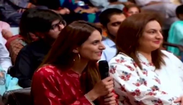 ’آپ کو گلے لگانے کی خواہش ہے‘، آن ائیر شو میں خاتون کی بات سن کر تابش ہاشمی حیران پریشان لیکن پھر کیا ہوا؟