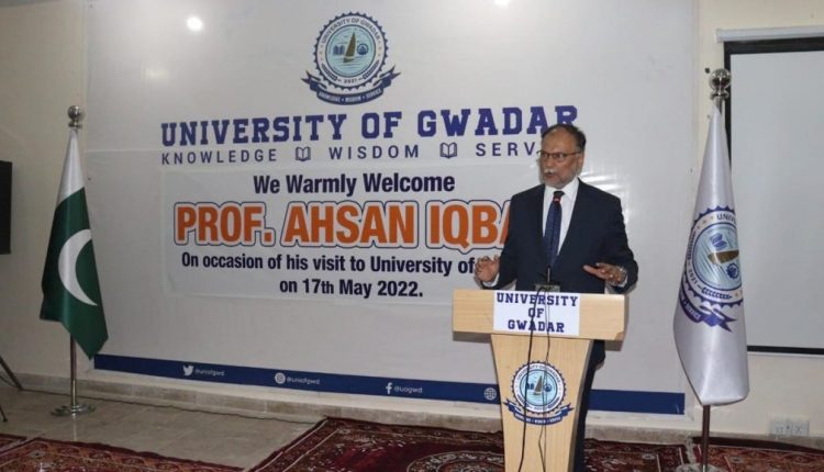 سی پیک ملکی ترقی کا عظیم منصوبہ ھے اور موجودہ حکومت اسے بہت زیادہ اہمیت دیتی ہے،احسن اقبال