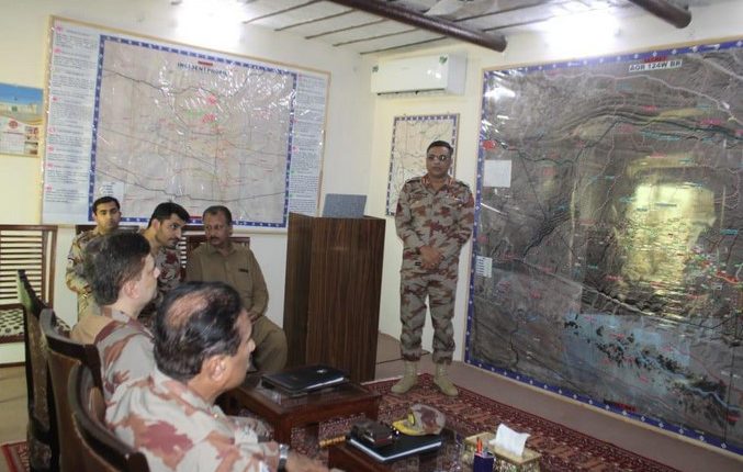 آئی جی ایف سی بلوچستان (نارتھ) میجر جنرل محمد یوسف مجوکہ کا ہیضے کی وباء سے متاثرہ ڈیرہ بگٹی کے علاقے پیر کوہ کا دورہ