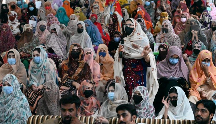 بلوچستان سمیت پورےپاکستان کامستقبل آپ بلوچ نوجوان ہیں آپ اپنی تعلیم جاری رکھیں اورملک دشمن عناصرکی باتوں میں ناآئیں