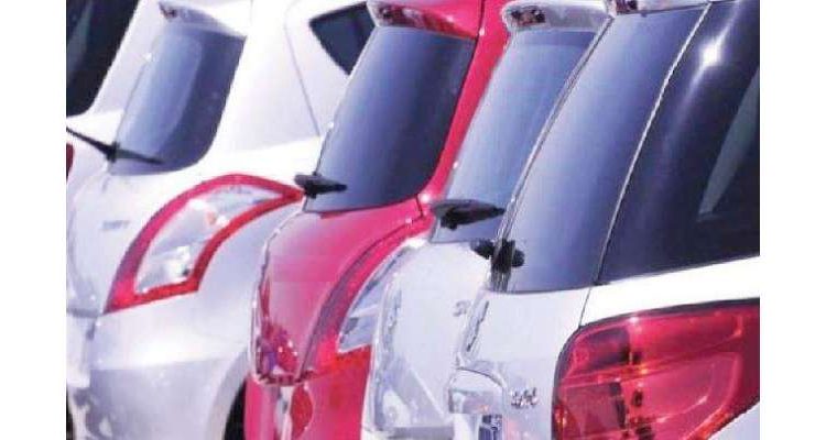 گاڑی خریدنے کے خواہشمند افراد کیلئے بری خبر