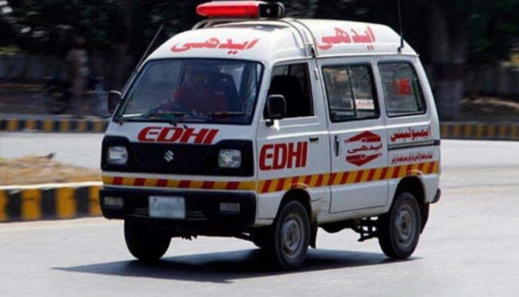 گوجرانوالہ میں انتہائی افسوسناک حادثہ، دو مسافر وین سڑک پرکھڑے ڈمپرسے ٹکرا گئیں 12 افراد جاں بحق