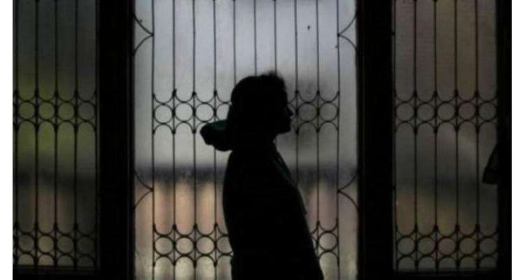 گھر کا نوکر مالک کی بیوی لے کر فرار ہو گیا