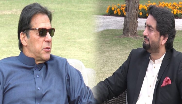 شہریار آفریدی مسلسل زیر عتاب عمران خان نے جلسے میں پھر جھاڑ پلادی