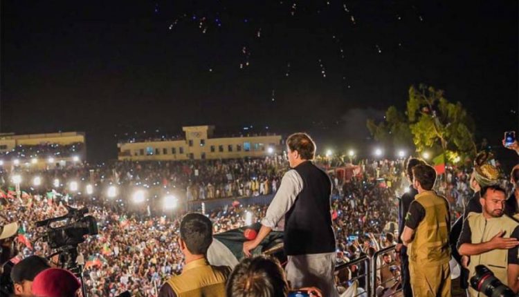 نہ علیم رہا نہ ترین رہا، رب کا فیصلہ بہترین رہا عمران خان کے گوجرانوالہ جلسے سے چند دلچسپ تصاویر وائرل