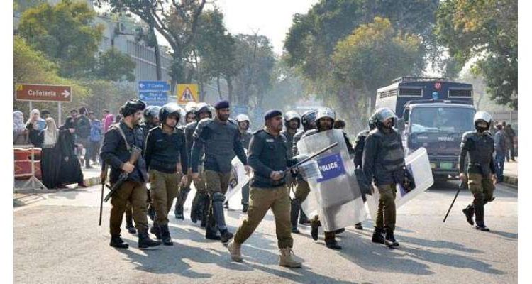 پولیس کے پنجاب اسمبلی کے مزید دو افسران کو گرفتار کرنے کے لیے چھاپے