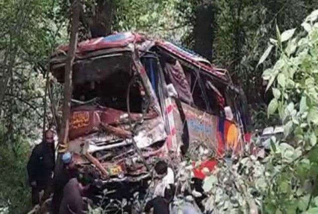 مری گلیات روڈ پر کوسٹر کھائی میں گرنے سے 8 افراد جاں بحق اور متعدد زخمی