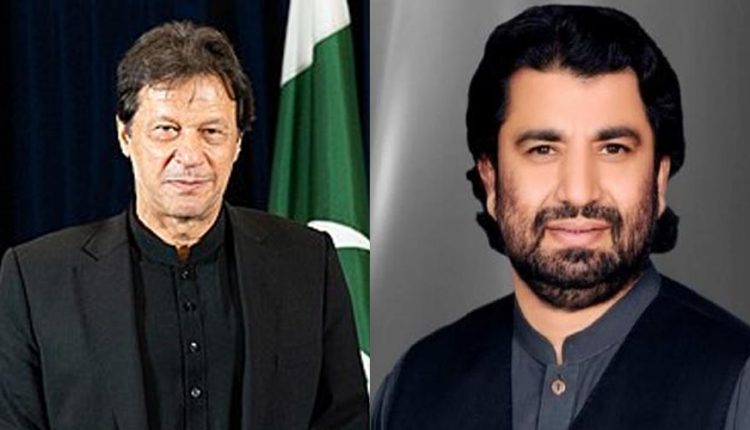خان صاحب تھوڑا اسلامی ٹچ دیں قاسم سوری کی پارٹی چیئرمین سے گفتگو وائرل