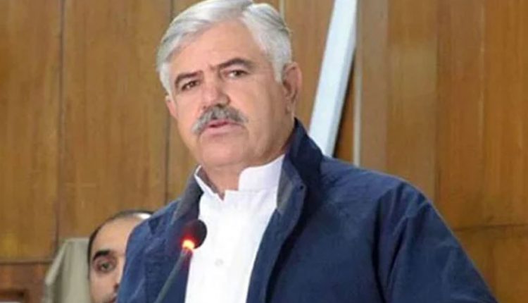 وزیراعلیٰ خیبرپختونخوا نے وفاق پر چڑھائی کی، وفاقی حکومت کا محمود خان کے خلاف کارروائی کا فیصلہ