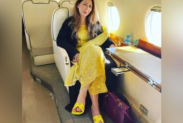 عمران حکومت میں پولیس کا فرح خان کے گھر 24 گھنٹے پہرے کا انکشاف