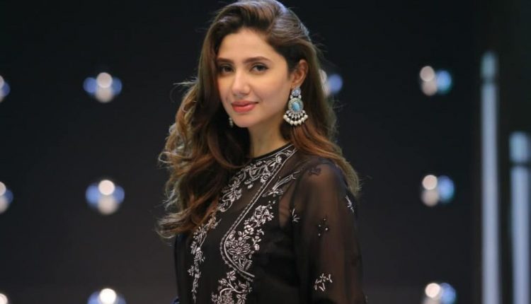 میں کسی کیساتھ منسلک ہوں ماہرہ خان نے مداح کا دل توڑ دیا
