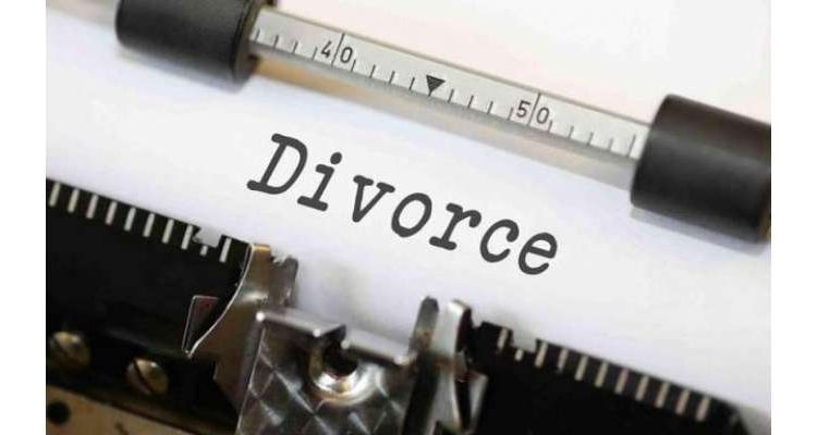 خلع کا کیس کرنے پر وکیل نے بیوی سمیت سسرالیوں پر فائرنگ کے بعد خودکشی کرلی