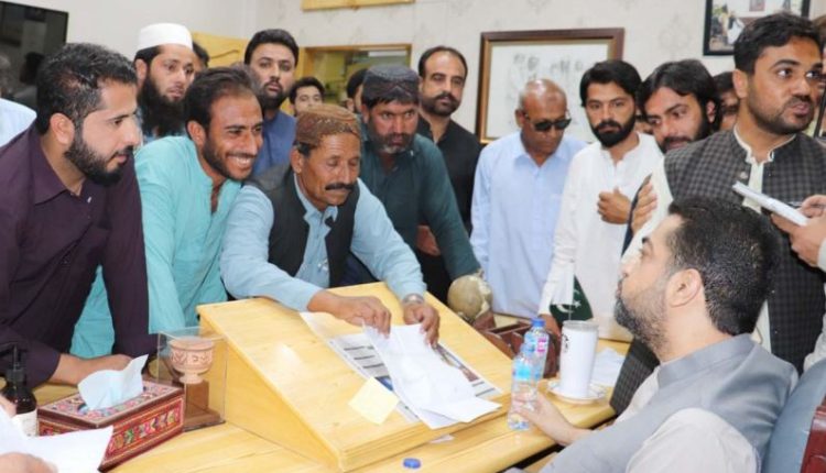 کھاد، چینی اور آٹے کی بین الاضلاع برآمد اور درآمد پر پابندی ختم کردی، ضیا لانگو