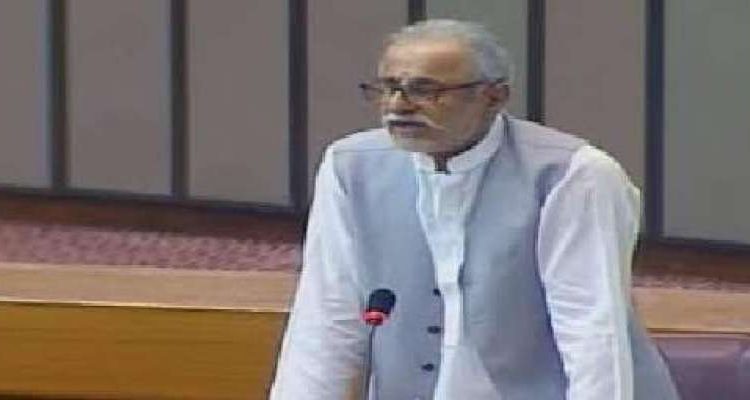 پی ٹی آئی کے منحرف رکن اسمبلی سردار ریاض مزاری نے ڈاکووں کے لئے بجٹ مانگ لیا
