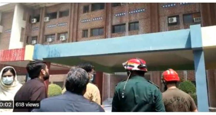لاہور کے چلڈرن ہسپتال میں لگی آگ پر قابونہ پایا جا سکا