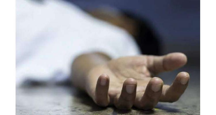 کراچی: پولیس کا فلیٹ پر چھاپہ، گرفتاری کے خوف سے ملزم نے تیسری منزل سے کود کر خودکشی کرلی