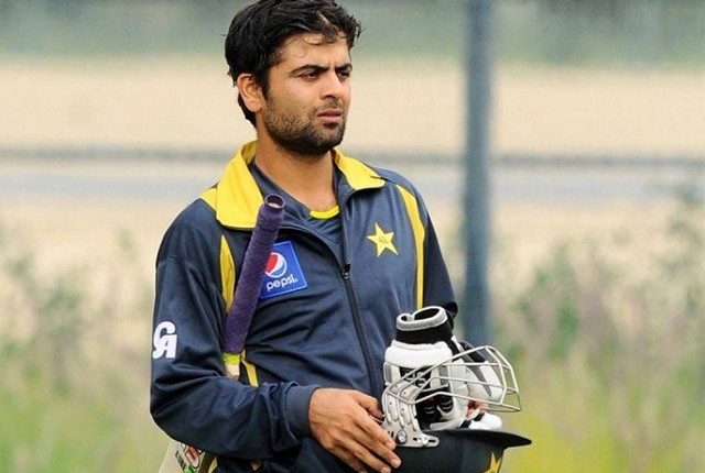 قومی ٹیم میں شعیب ملک اچھی سیاست کرتے ہیں، احمد شہزاد کا انکشاف