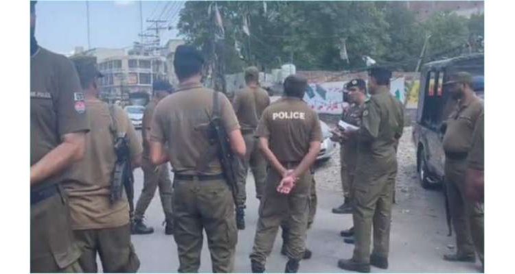 پولیس کا پی ٹی آئی کی کارنر میٹنگ پر چھاپہ، 4 افراد گرفتار