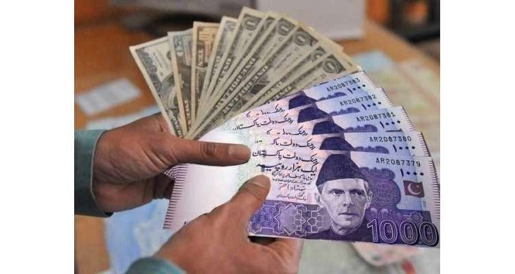 اوپن مارکیٹ میں روپے کے مقابلے ڈالر مہنگا ہو گیا