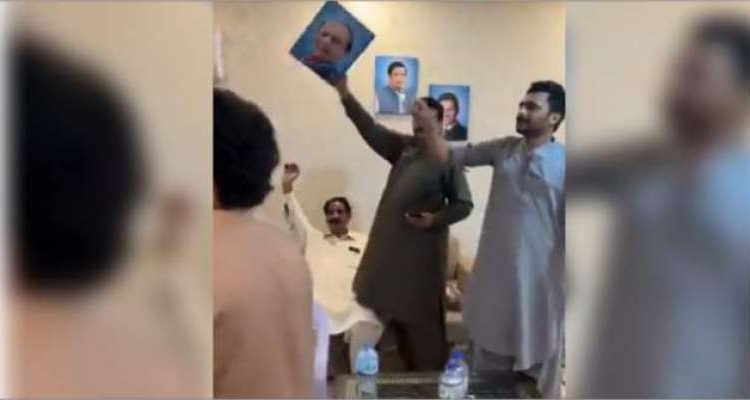 ق لیگ کے کارکنان نے پارٹی کے دفتر سے چوہدری شجاعت حسین کی تصاویر اتار دیں