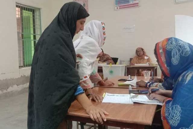 پنجاب کے 20 حلقوں میں ضمنی انتخابات کیلیے پولنگ جاری
