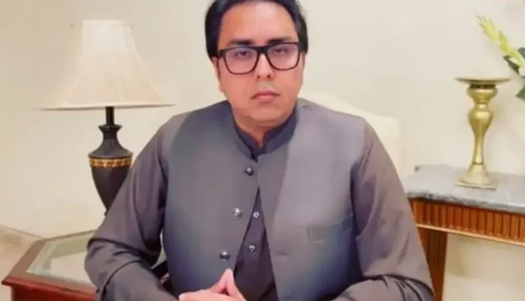 اپنوں نے ہی شہبازگل کو تنہا چھوڑ دیاپیشی کے موقع پر پی ٹی آئی رہنما ہکا بکا رہ گئے