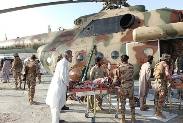 پوری قوم اللہ تعالی کے حضور سیلاب متاثرین کی مدد پر نکلنے والے وطن کے ان بیٹوں کی سلامتی حفاظت اور بخیریت واپسی کیلئے دعاگو ہے ،پاک فوج کا ہیلی کاپٹر لاپتہ ہونے پر وزیراعظم کا رد عمل