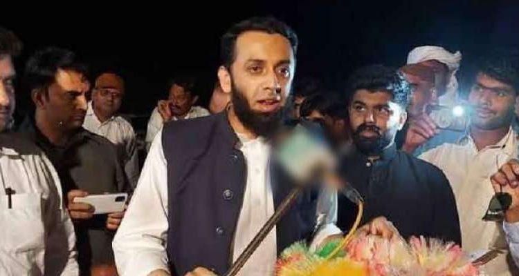 عطا تارڑ نے گرفتاری کے خدشے کے باعث ن لیگ کے جلسے میں شرکت نہ کی
