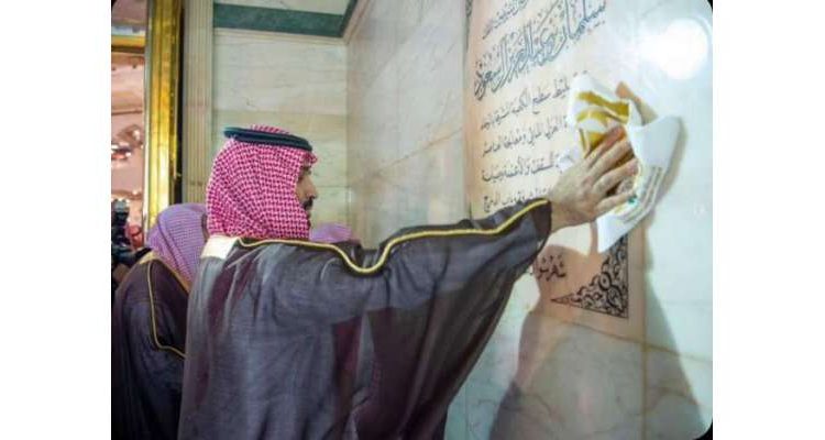 سعودی ولی عہد محمد بن سلمان کی خانہ کعبہ کو غسل دینے کی روح پرور تصاویر وائرل