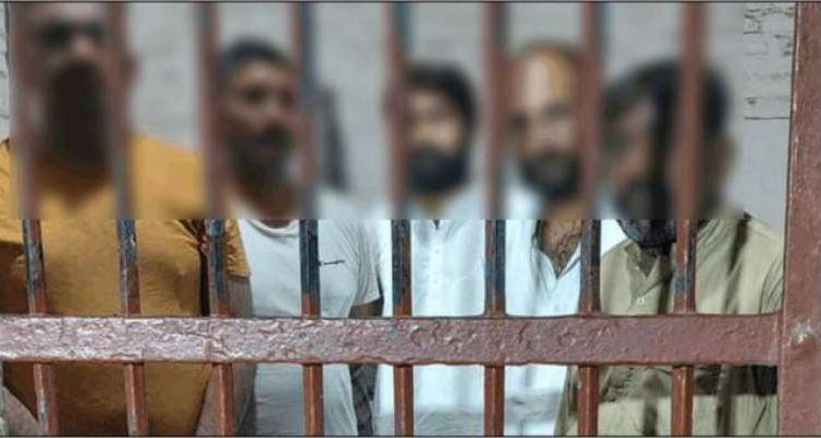 فیصل آباد میں طالبہ کی تذلیل کا واقعہ، متاثرہ لڑکی کا بیان سامنے آ گیا