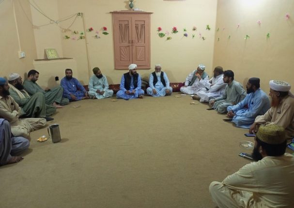 ہمیں مل جل کر محنت اور لگن اور اخلاص کے ساتھ دیں متین کا کام کرنا ہے اور مسجد اور مدرسہ کی تعمیر کے لئے ہر ممبر اپنی بھر پور کوشش کریگا،طارق محمود نقشبندی