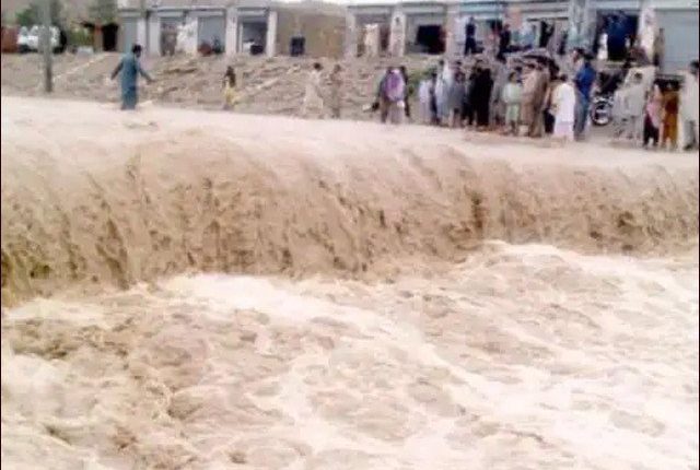 کوئٹہ میں کرخسار اور سملی ڈیم ٹوٹنے سے پانی آبادیوں میں داخل