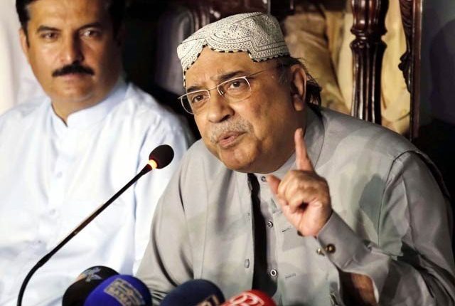 اقتدار کا نشہ ایک شخص کو دن بہ دن پاگل کررہا ہے