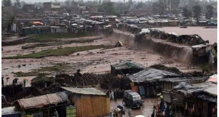 سوات اور نوشہرہ میں تباہی کے بعد سیلابی ریلے پنجاب میں داخل ہوگئے گئے