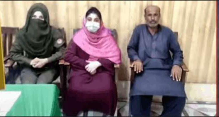 باپ کے رویے سے تنگ طالبہ والد کے 27 لاکھ روپے اٹھا کر تھانے پہنچ گئی