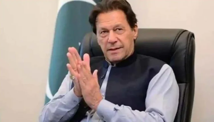 پنجاب اور کے پی حکومتیں ہاتھ پہ ہاتھ دھری بیٹھیں ہیں کیا عمران خان فون کریں ، پرچے کرو ، پی ٹی آئی رہنما برس پڑے