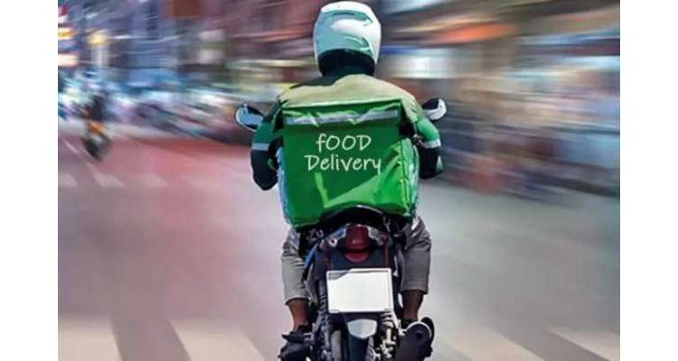 کویت میں فوڈ ڈیلیوری رائیڈرز پر نیا قانون لاگو کرنے کا فیصلہ