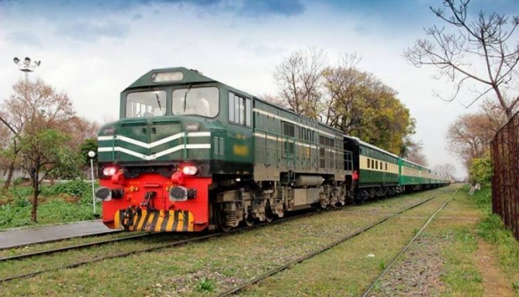 مچھ سے ملک کے دیگر حصوں کیلئے ٹرین سروس بحال کرینگے ، بولان میں پلوں کی مرمت میں 3ماہ لگیں گے،سی ای او پاکستان ریلوے