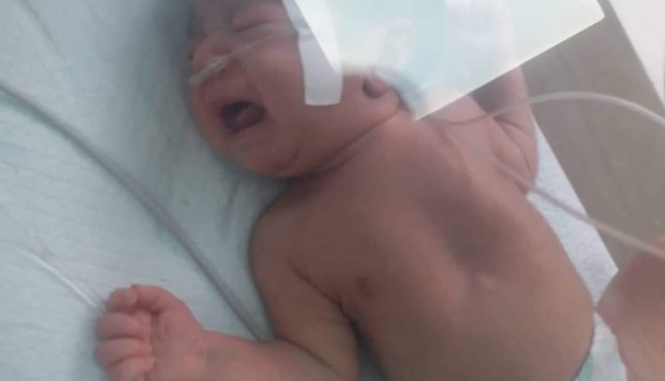 سسکتے روتے پچے ڈاکٹر اور نرس نہ ہونے کے وجہ سے تڑپ تڑپ کر مر گے افسوس کی بات ہے