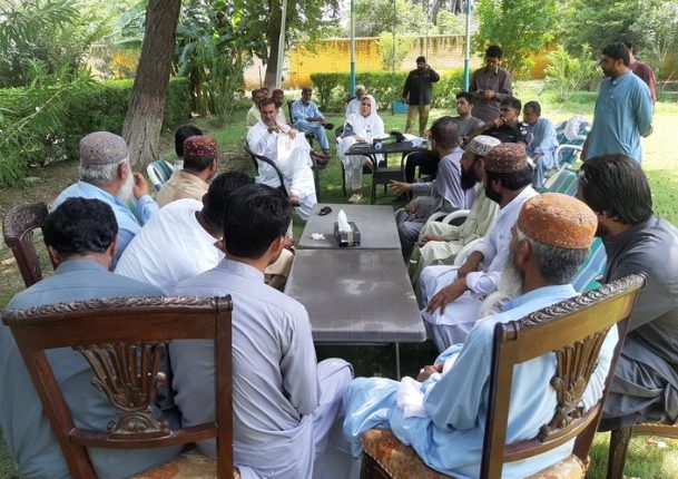 بولان ، بڑی گاڑیوں کی بندش ، ٹرانسپورٹرز نے نیشنل ہائی وے احتجاجاً بلاک کردیا ڈپٹی کمشنر کچھی میر عمران ابراہیم بنگلزئی کی یقین دہانی پر روڈ بحال