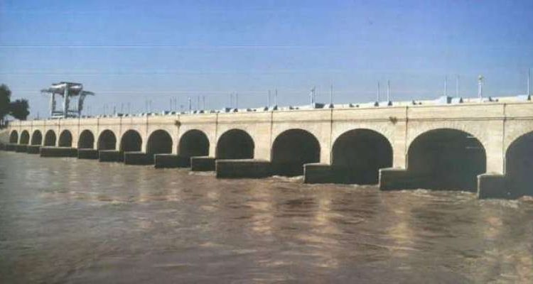 دریائے سندھ کے بالائی بیراجوں سکھر اور گڈو بیراج کے مقام پر بھی پانی کے بہائو میں کمی ہونا شروع