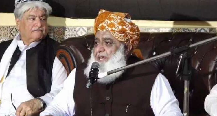 عمران خان جلسوں میں ملک کو کس سے آزاد کرنے کی بات کررہا