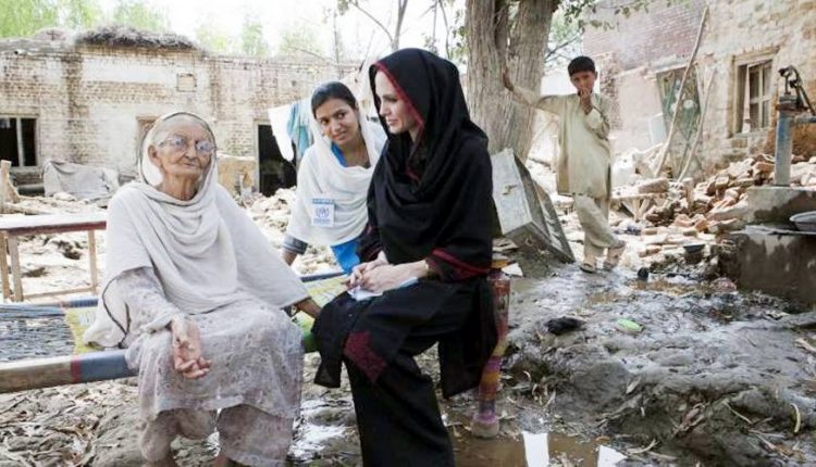 سیلاب متاثرین کی امداد کیلئے انجیلنا جولی پاکستان کا دورہ کریں گی ، انٹرنیشنل ریسکیو کمیٹی