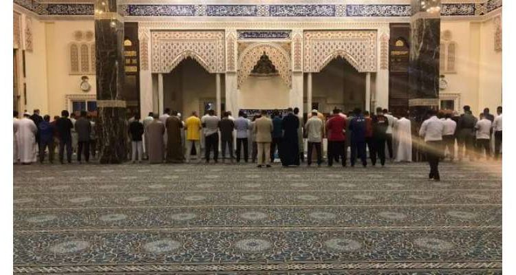 امارات میں ڈھائی سال بعد فاصلے کے بغیر نماز کے روح پرور مناظر