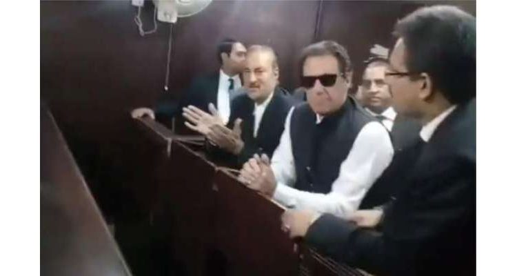 عمران خان خاتون جج زیبا چودھری سے معافی مانگنے عدالت پہنچ گئے